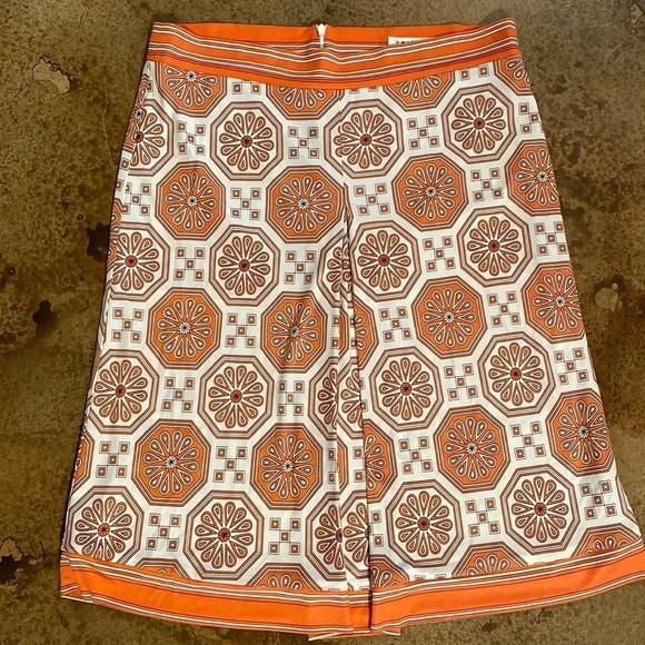 Trina Turk Dresses & Skirts - TRINA Turk orange and white medallion print pleated front silk knit lined skirt